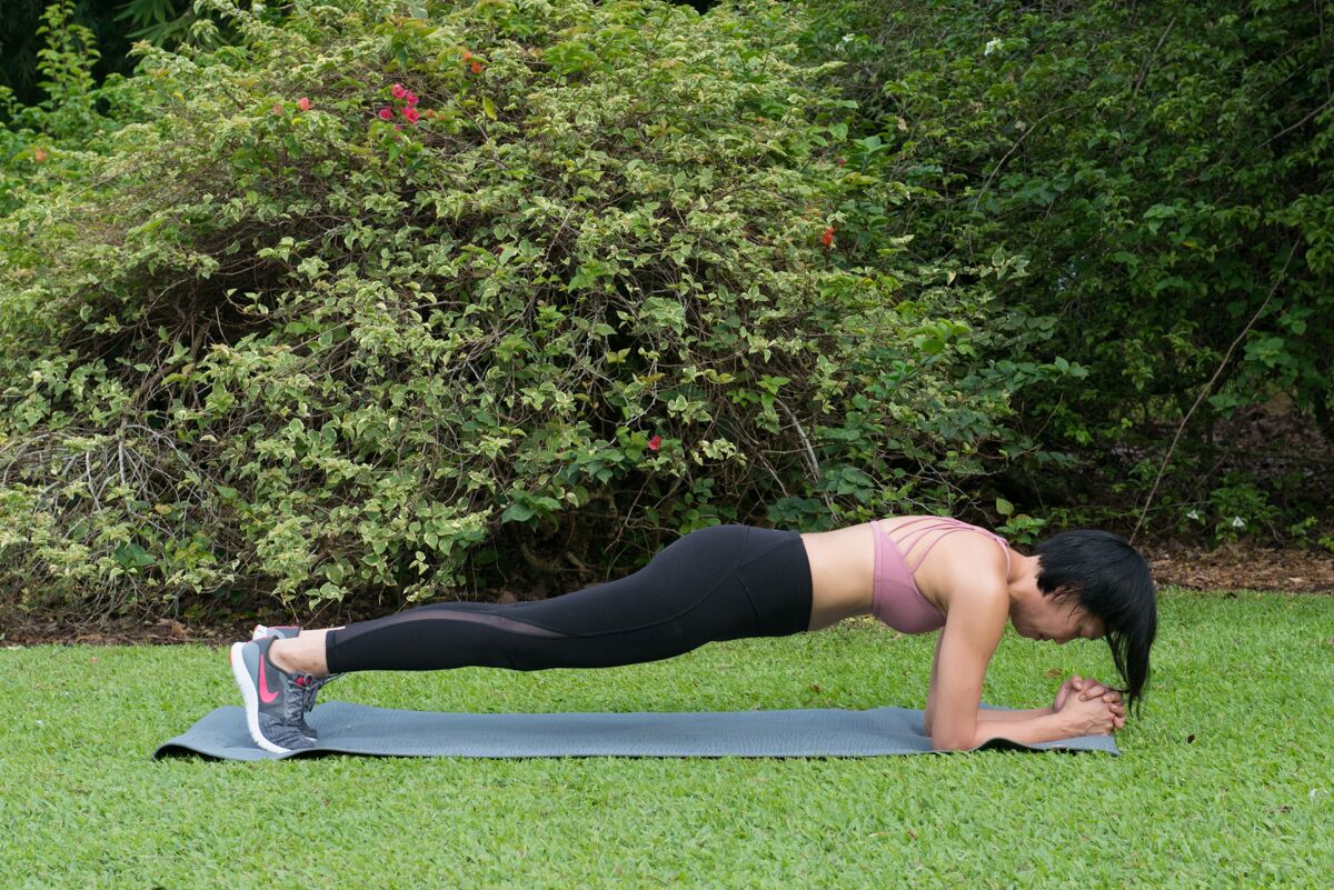 Betty Personal Trainer Singapore_Forearm plank Maly