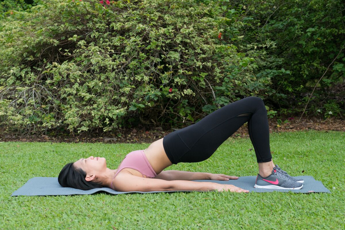 Betty Personal Trainer Singapore_Shoulder bridge Maly